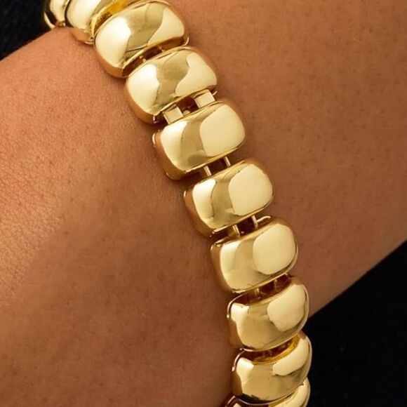 14k Gold Plated Chunky Ribbed Bracelet - Picture 4 of 4